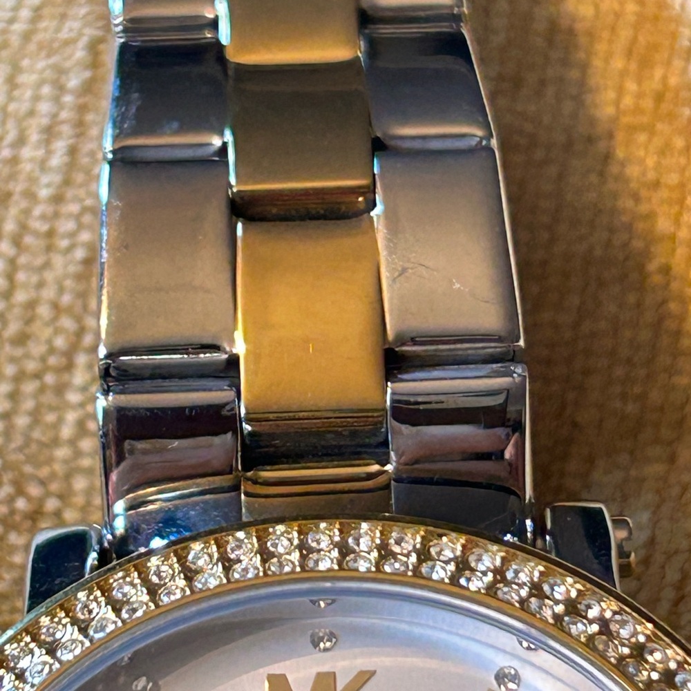 Michael Kors Corey Three Hand Two-Tone Alloy women’s watch. 38mm. - Picture 12 of 15